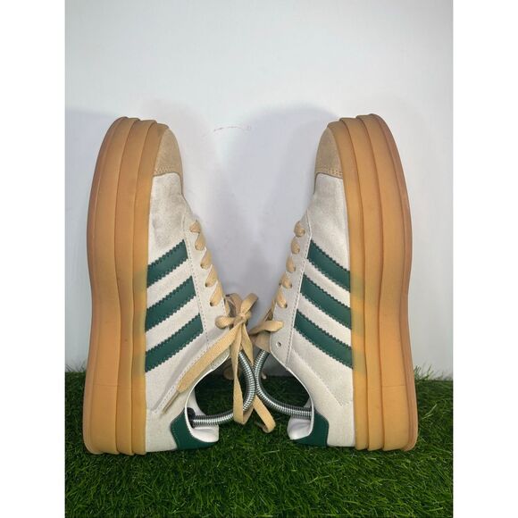 Athletic_Shoes